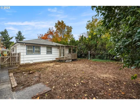 8730 NE Davis Street Portland OR 97220