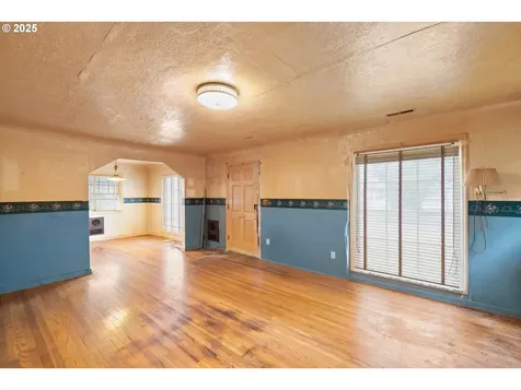 8730 NE Davis Street Portland OR 97220