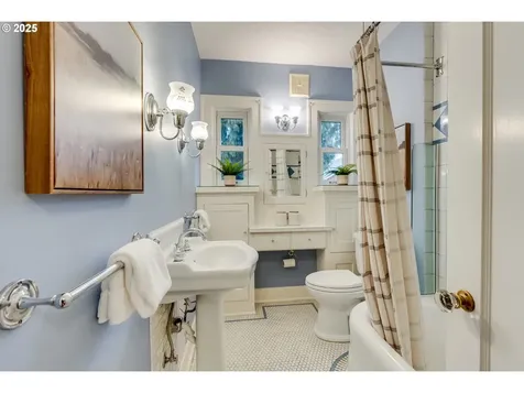 2014 SE 59th Avenue Portland OR 97215