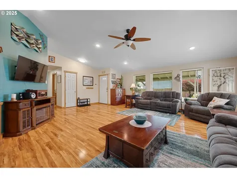 201 Shirley Street Molalla OR 97038