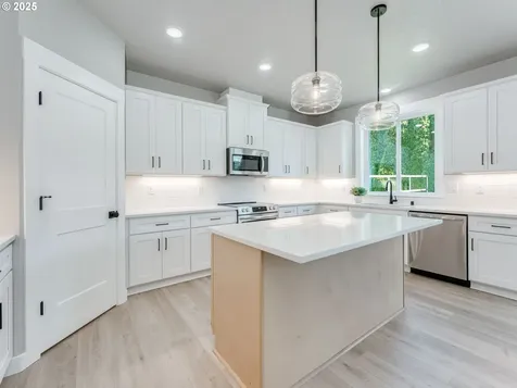 2205 NW 69th Street Vancouver WA 98660