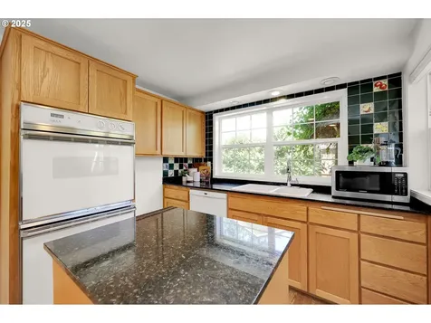 2080 Ridgeway Drive Eugene OR 97401