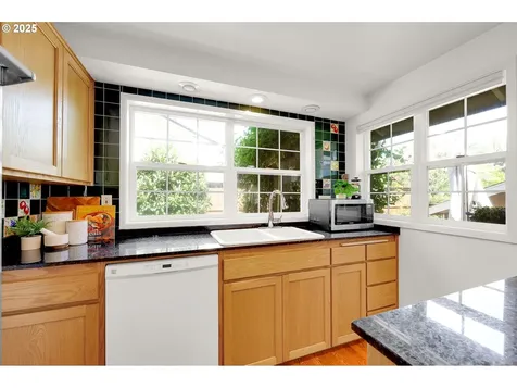 2080 Ridgeway Drive Eugene OR 97401