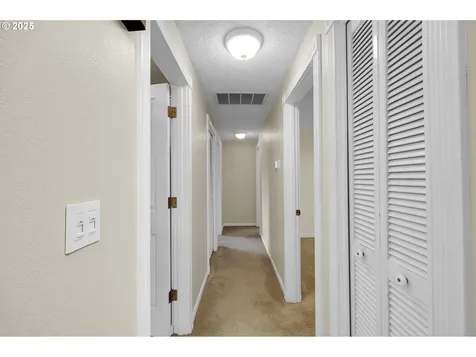 2080 Ridgeway Drive Eugene OR 97401