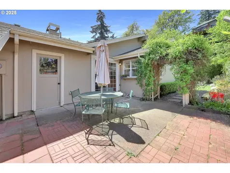 2080 Ridgeway Drive Eugene OR 97401