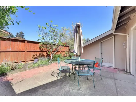 2080 Ridgeway Drive Eugene OR 97401