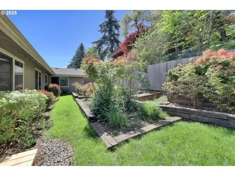 2080 Ridgeway Drive Eugene OR 97401