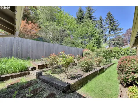 2080 Ridgeway Drive Eugene OR 97401