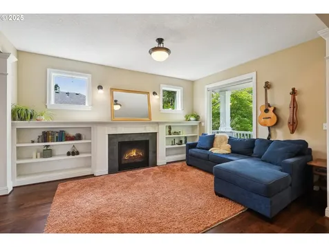 160 NE Bryant Street Portland OR 97211