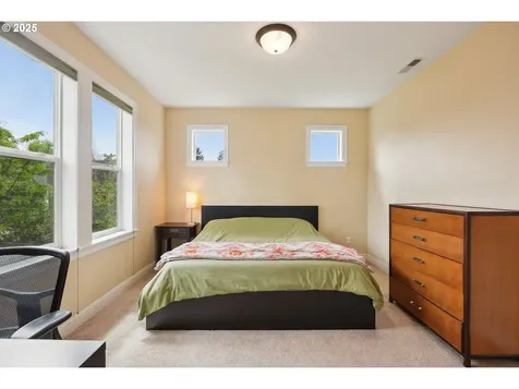 160 NE Bryant Street Portland OR 97211