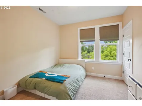160 NE Bryant Street Portland OR 97211