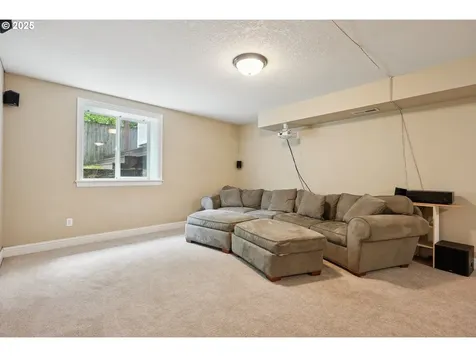 160 NE Bryant Street Portland OR 97211