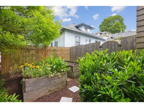 160 NE Bryant Street Portland OR 97211