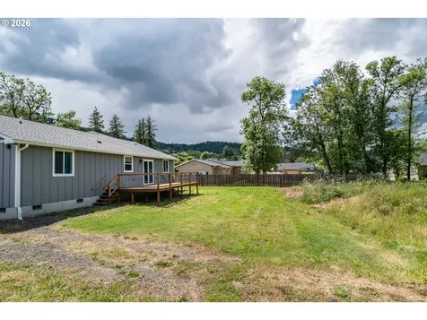 1927 W Duke Road Sutherlin OR 97479