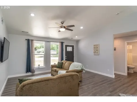 1927 W Duke Road Sutherlin OR 97479