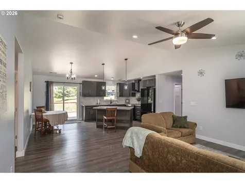 1927 W Duke Road Sutherlin OR 97479