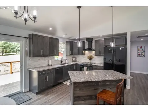 1927 W Duke Road Sutherlin OR 97479