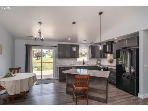 1927 W Duke Road Sutherlin OR 97479