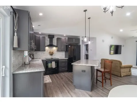 1927 W Duke Road Sutherlin OR 97479