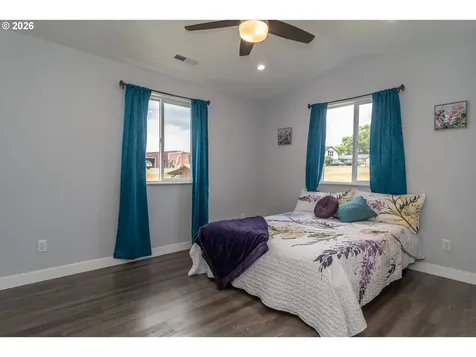 1927 W Duke Road Sutherlin OR 97479