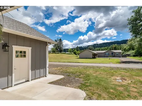 1927 W Duke Road Sutherlin OR 97479