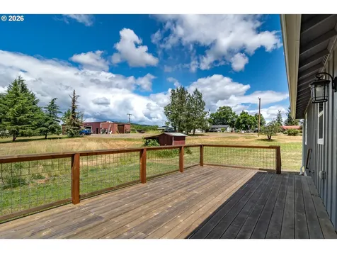 1927 W Duke Road Sutherlin OR 97479