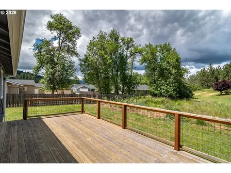 1927 W Duke Road Sutherlin OR 97479
