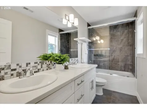 8209 SE 69th Avenue Portland OR 97206