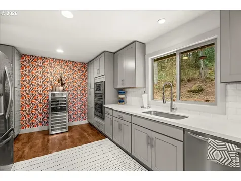 30475 SW Riverwood Drive West Linn OR 97068
