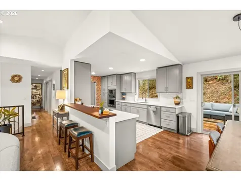 30475 SW Riverwood Drive West Linn OR 97068