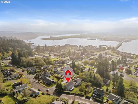 375 Mcclure Avenue Astoria OR 97103