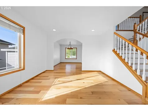 375 Mcclure Avenue Astoria OR 97103