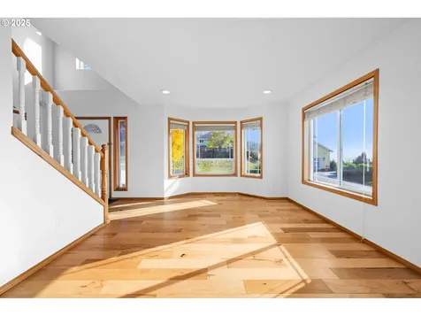 375 Mcclure Avenue Astoria OR 97103
