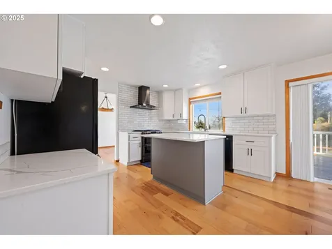 375 Mcclure Avenue Astoria OR 97103