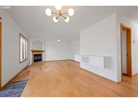 375 Mcclure Avenue Astoria OR 97103