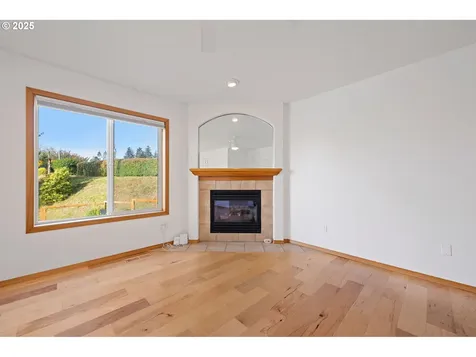 375 Mcclure Avenue Astoria OR 97103