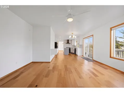 375 Mcclure Avenue Astoria OR 97103