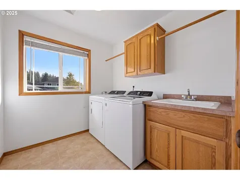 375 Mcclure Avenue Astoria OR 97103