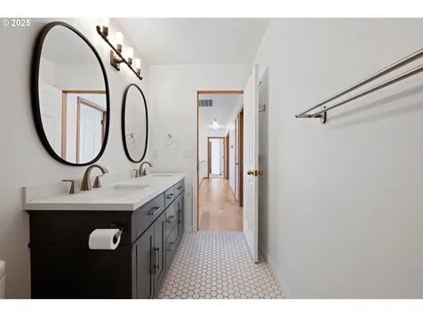 375 Mcclure Avenue Astoria OR 97103