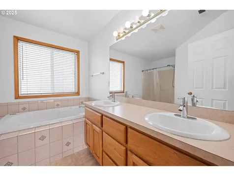 375 Mcclure Avenue Astoria OR 97103