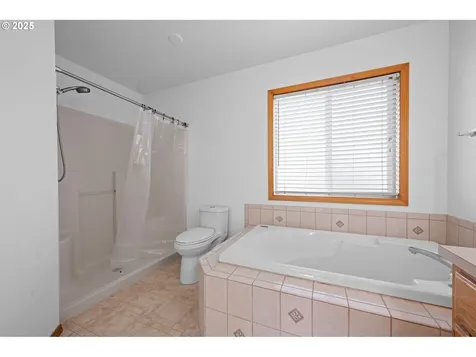 375 Mcclure Avenue Astoria OR 97103