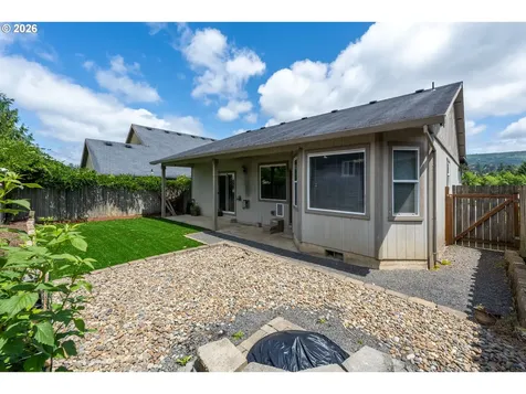 90 Glengate Loop Cathlamet WA 98612