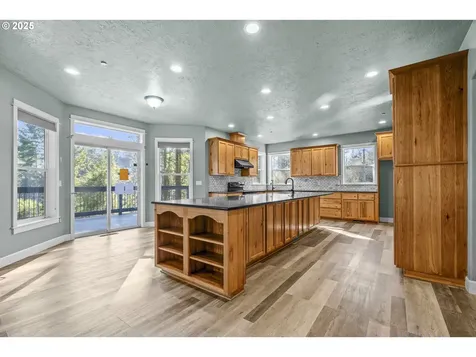 44237 N River Drive Foster OR 97345