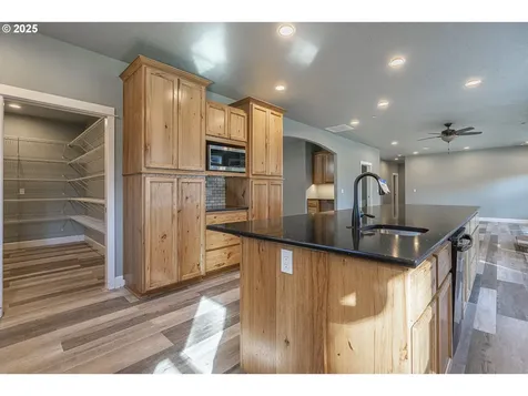 44237 N River Drive Foster OR 97345