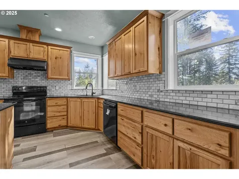 44237 N River Drive Foster OR 97345