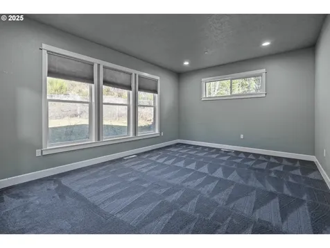 44237 N River Drive Foster OR 97345