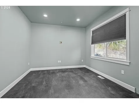 44237 N River Drive Foster OR 97345
