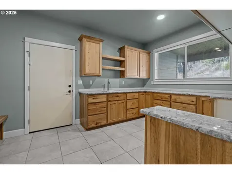 44237 N River Drive Foster OR 97345