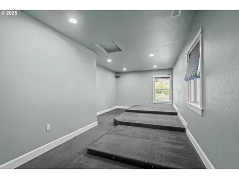 44237 N River Drive Foster OR 97345