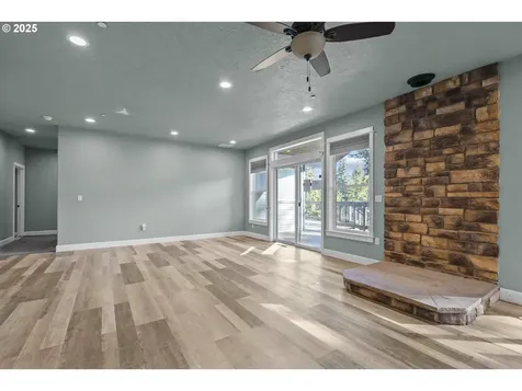 44237 N River Drive Foster OR 97345